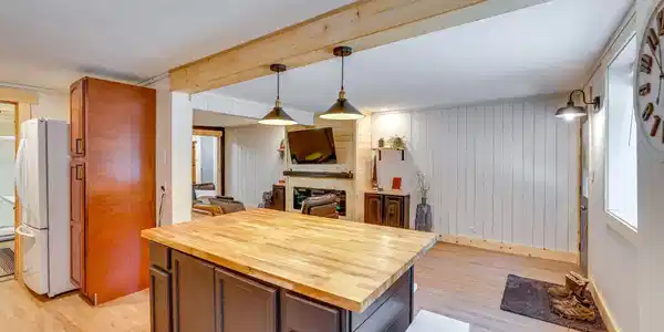 Image 4: Kitchen