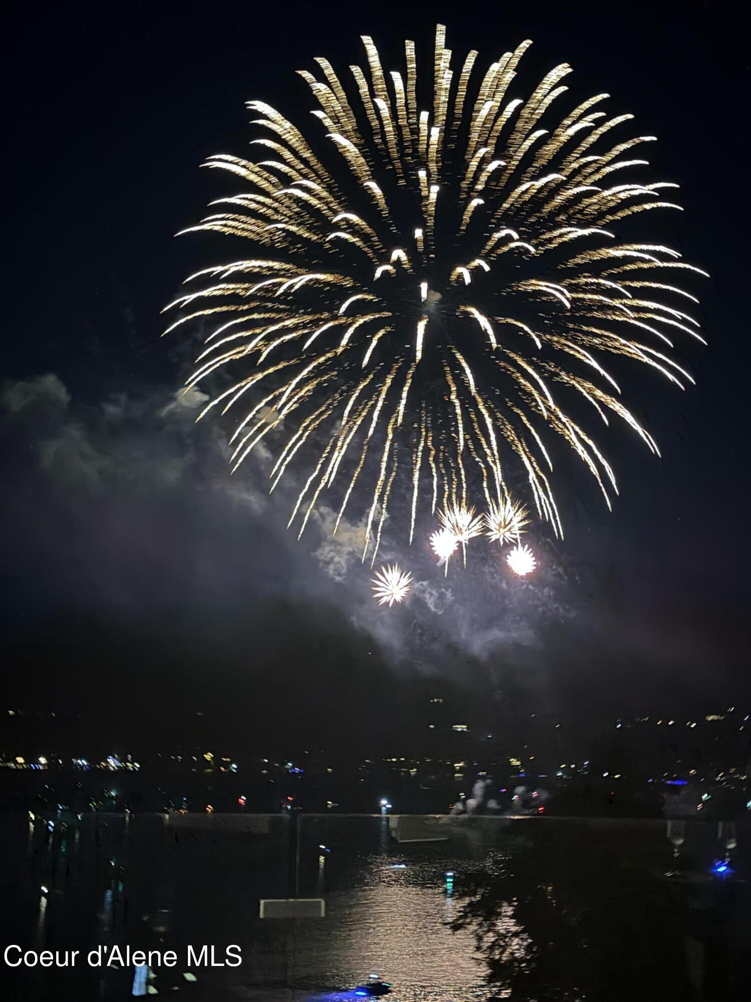 Image 4: 4th if July view Hayden Lake