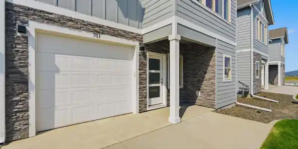 Image 4: Exterior Entry