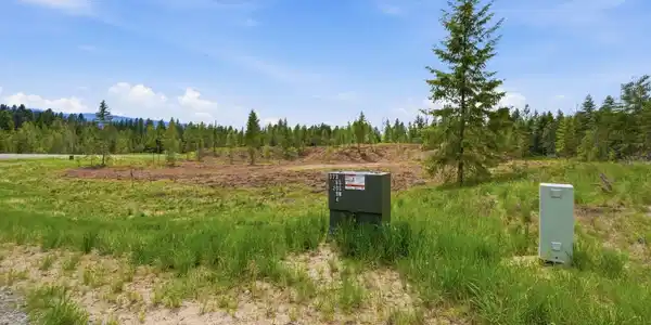 Image 4: Utilities at Property lines