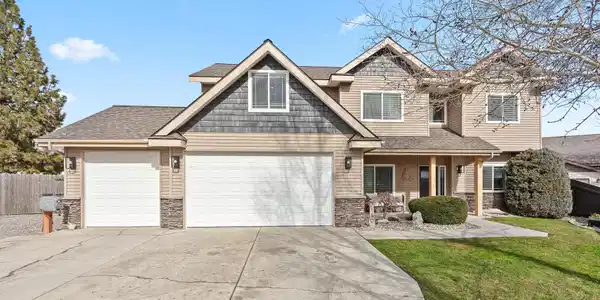 2110 N Triumph Ct