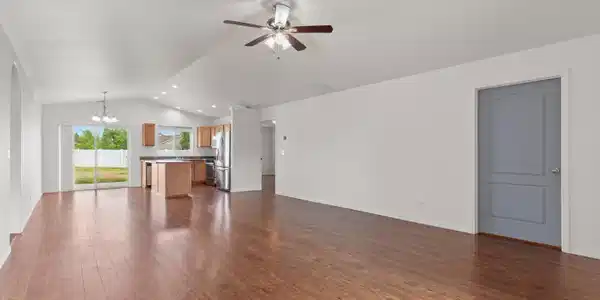 Image 4: Freshly Painted Interior