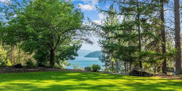 Image 4: Front Yard Lake Views