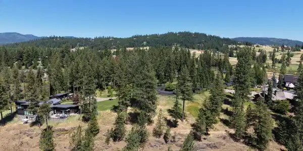 Image 4: 0.93 Acre Estate Parcel