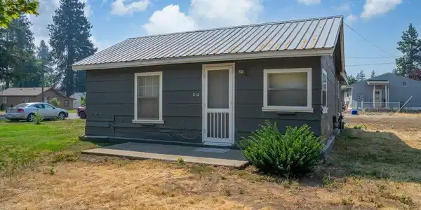 Image 3: Front of home 2