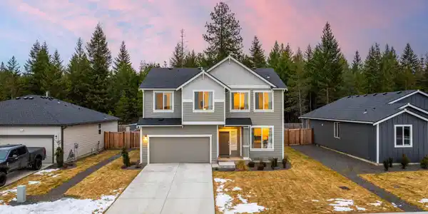 815 E Burdock Loop
