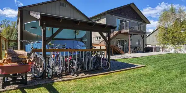 Image 4: Backyard