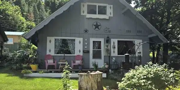 Image 2: Front of Home