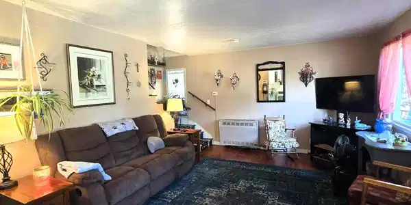 Image 4: Living room