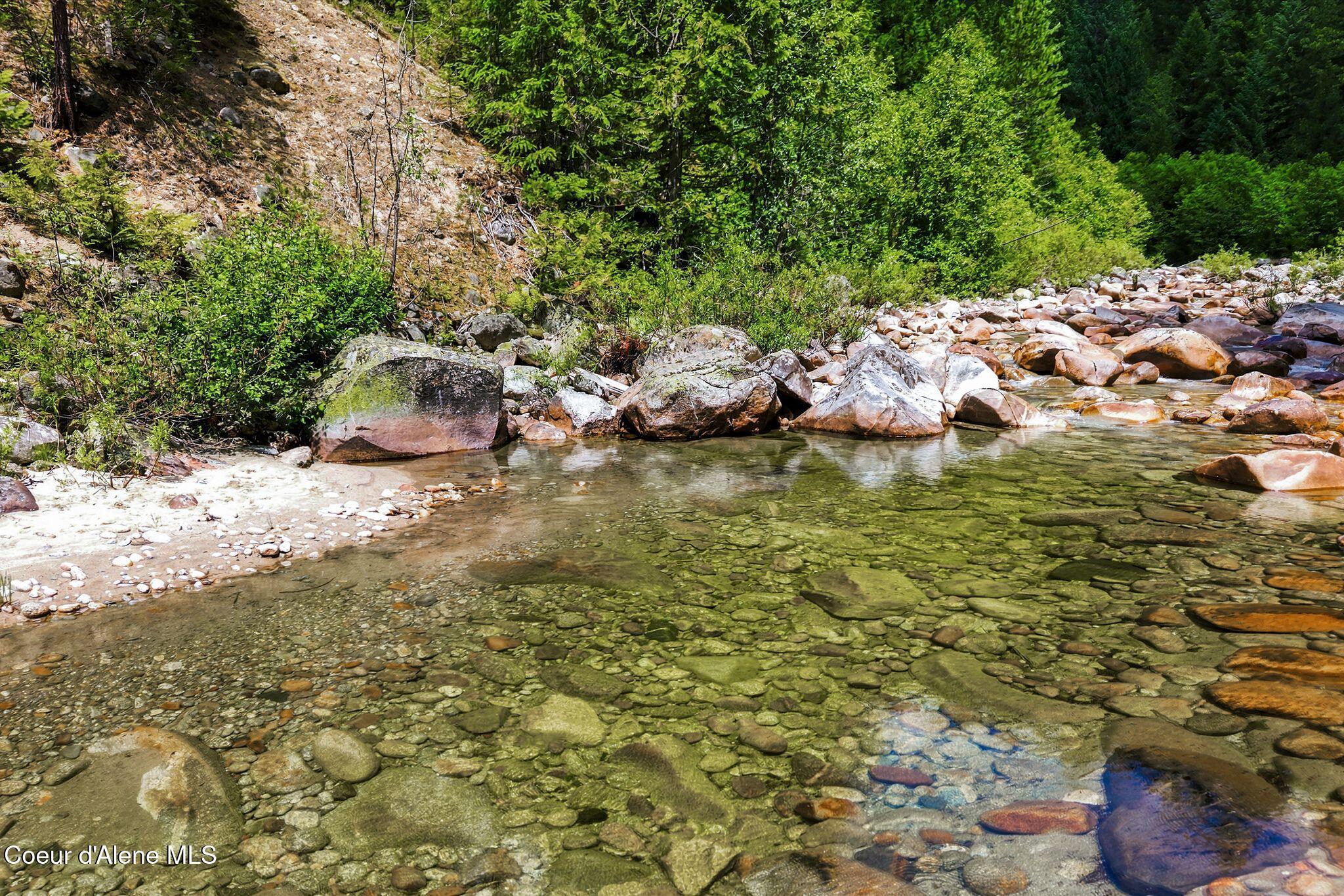 Image 2: Private soaking hole on the river!