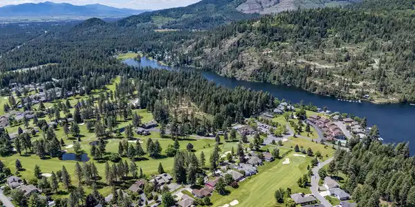 Image 2: Lake Living with Mountain Views
