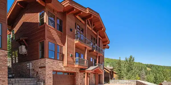 Image 2: WoodRun Condos
