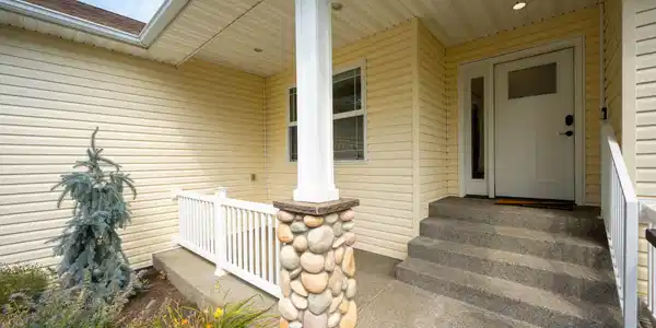 Image 3: front entry