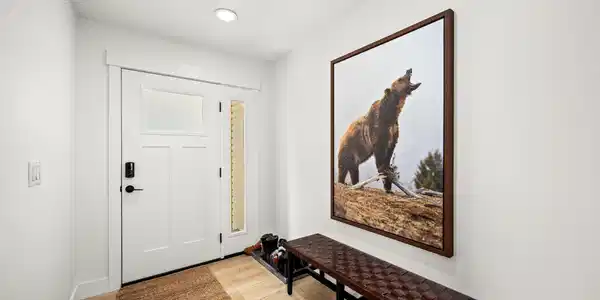 Image 4: entryway