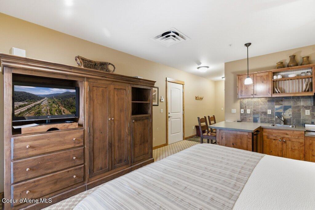 Image 4: 014-602BunkerAvenue-215-Kellogg-ID-83837