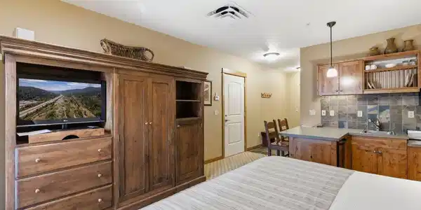 Image 4: 014-602BunkerAvenue-215-Kellogg-ID-83837