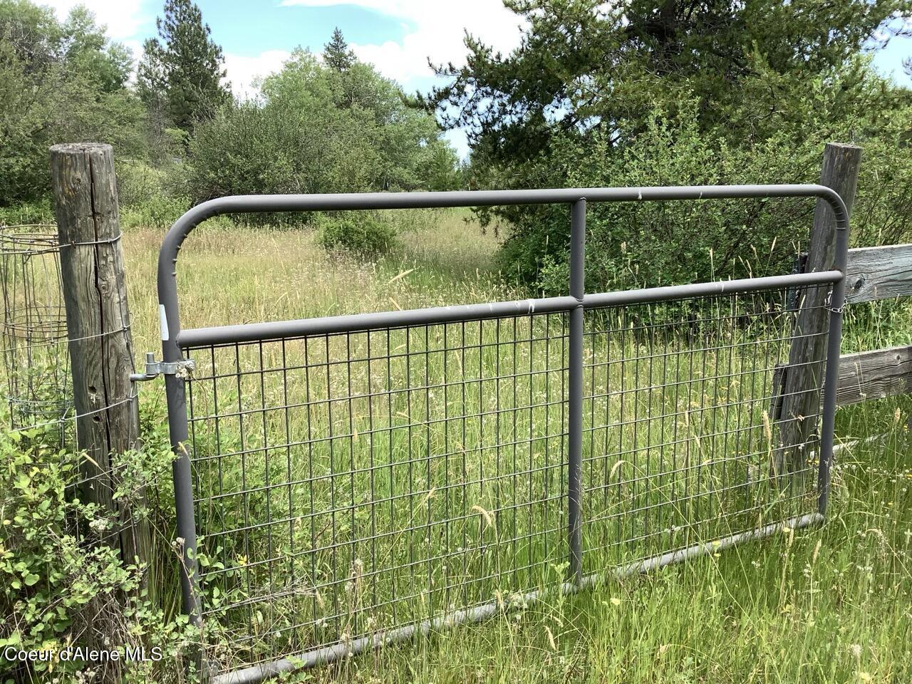 Image 3: fenced garden