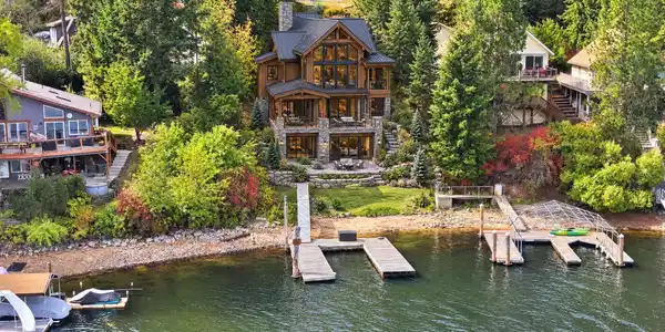 Image 3: idaho_luxury_cedar_home_new_view