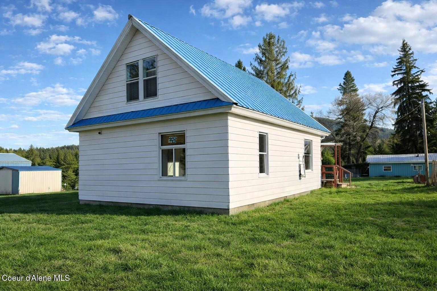 Image 2: Charming white house in rural setting