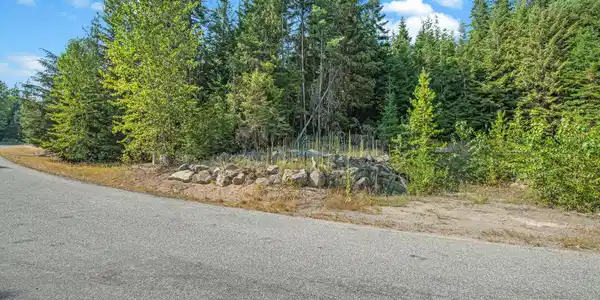 Image 2: 4-web-or-mls-775 Fairway Dr Right-1