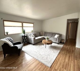 1815 W DARTMOUTH CIR