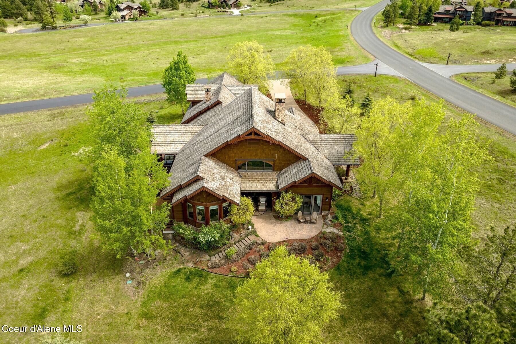 Image 2: Gorgeous Craftsman Home