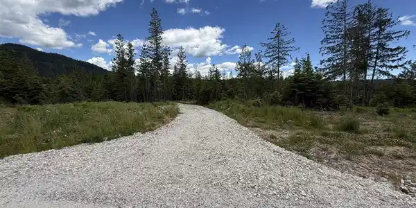 Image 2: Great access from the develpment