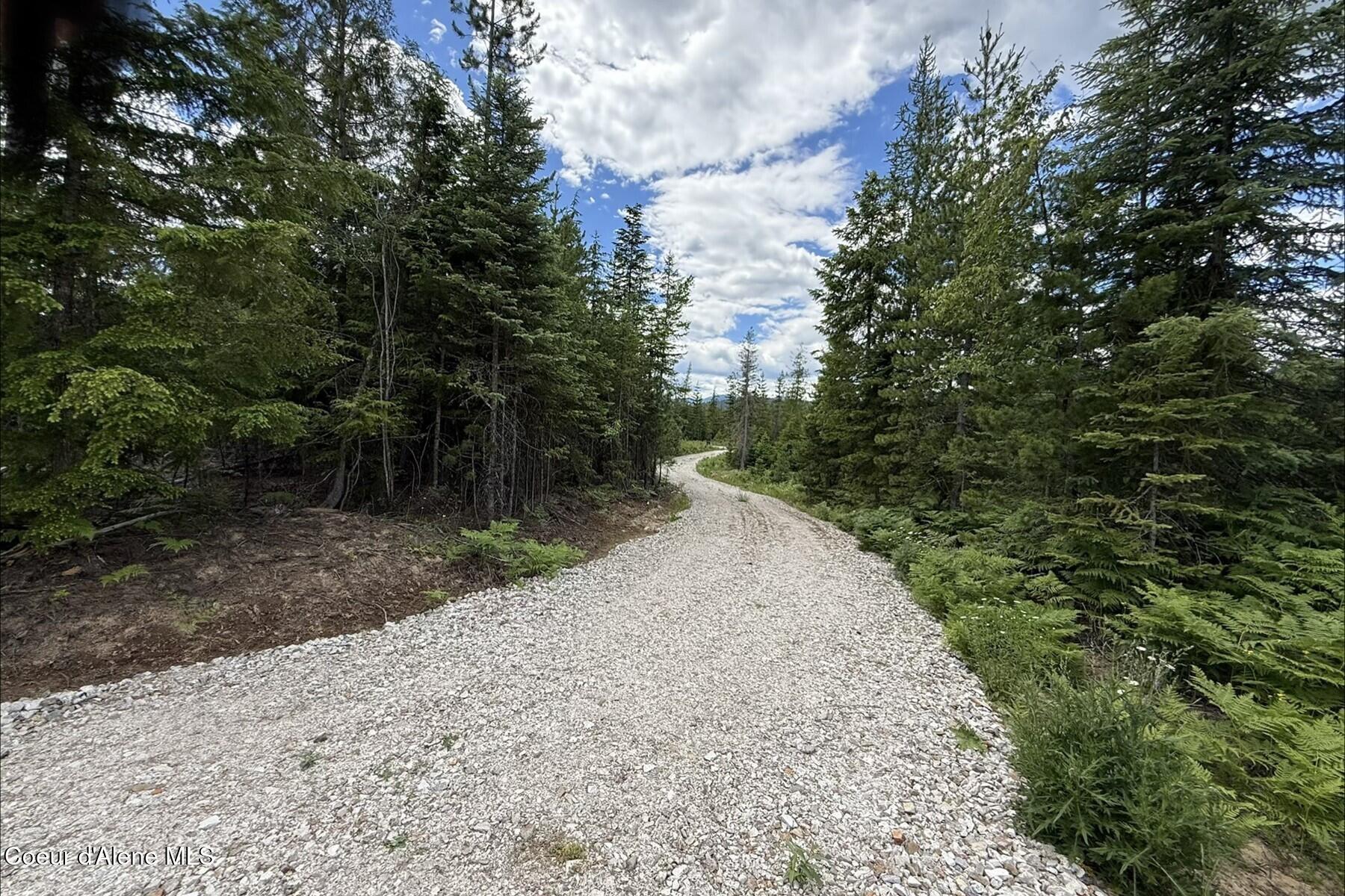 Image 4: Driveway looking back & Noble LN