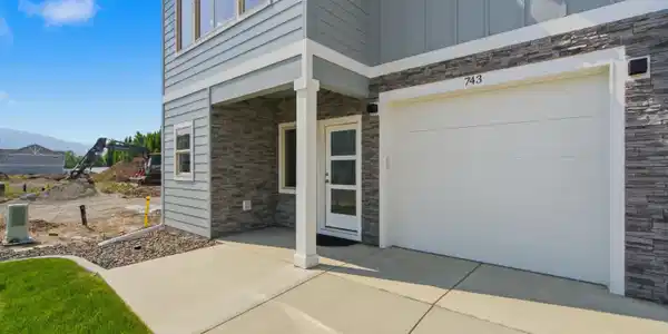 Image 4: Exterior Elevation