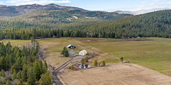 Image 2: 4-web-or-mls-DJI_20260309144531_0125_D