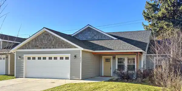 2403 Shady Oak