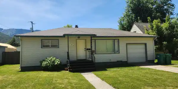 607 W. Riverside Ave.