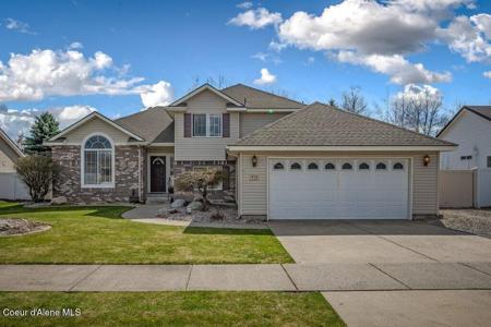 975 E Stoneybrook Loop