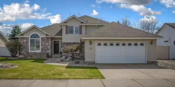 975 E Stoneybrook Loop