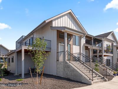962 E RAILROAD AVE