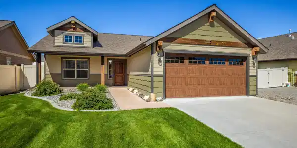 2247 N Sockeye DR