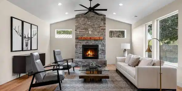 Image 4: Living Room