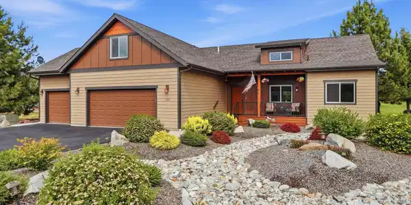 Image 4: Front Exterior