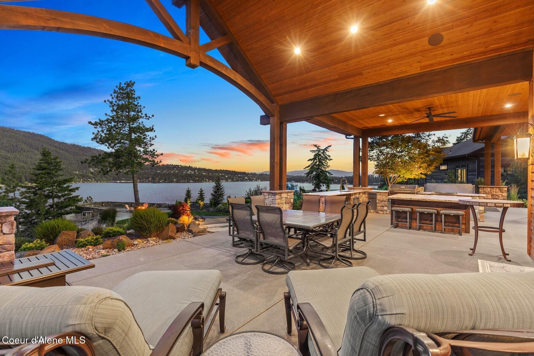 Image 2: Outdoor living large