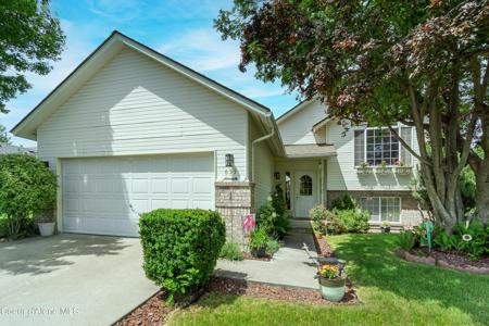 635 N DIVOT AVE