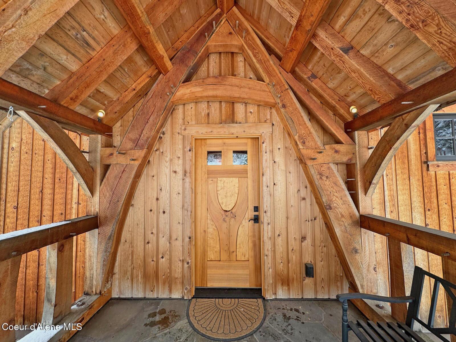 Image 4: Inviting entry