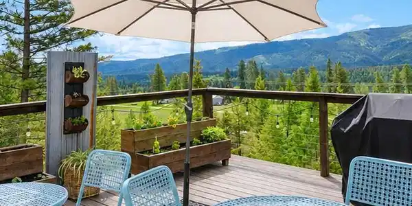 Image 3: deck_photo_1_4x3