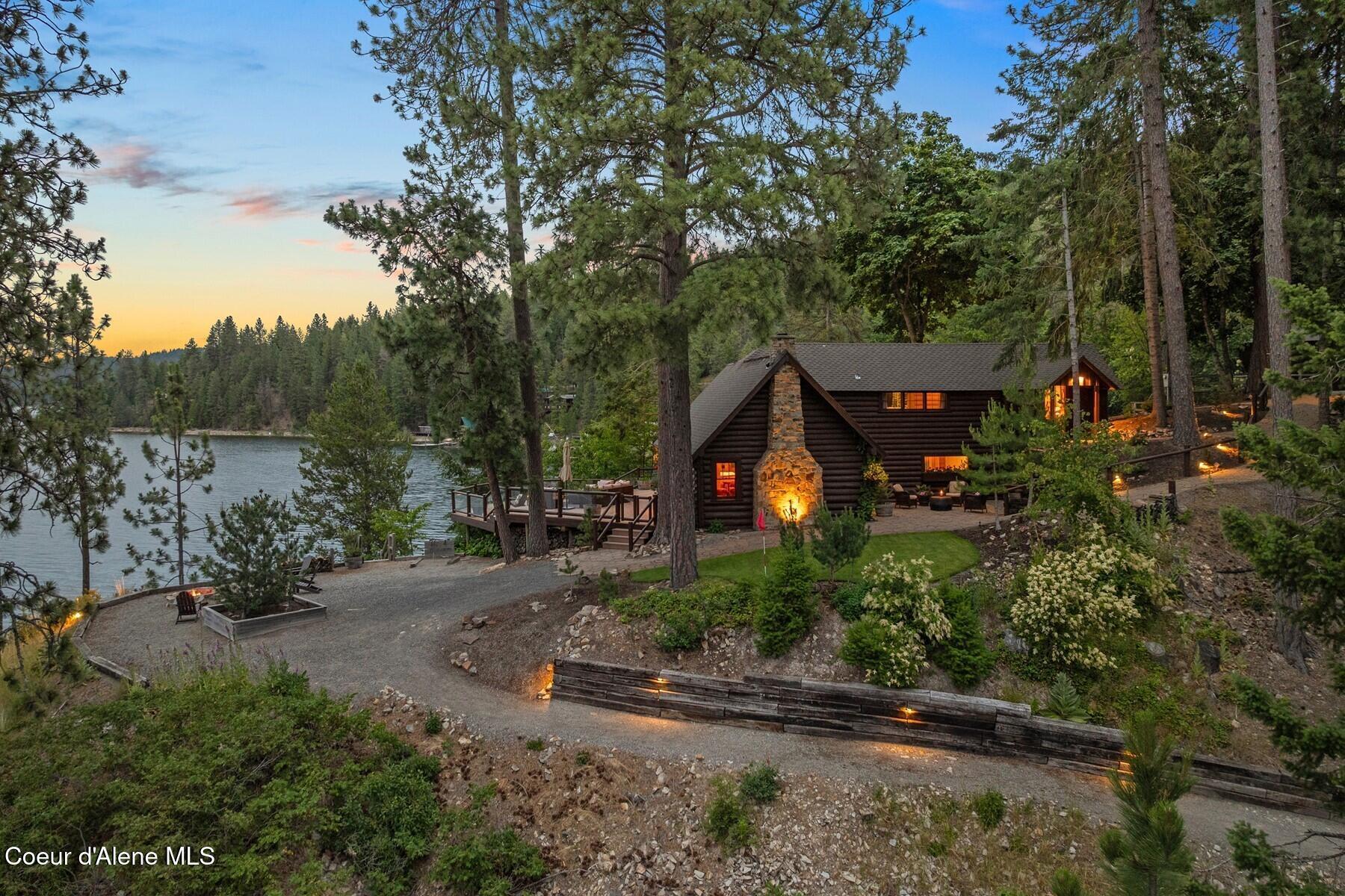 Image 2: Magical setting on the lake