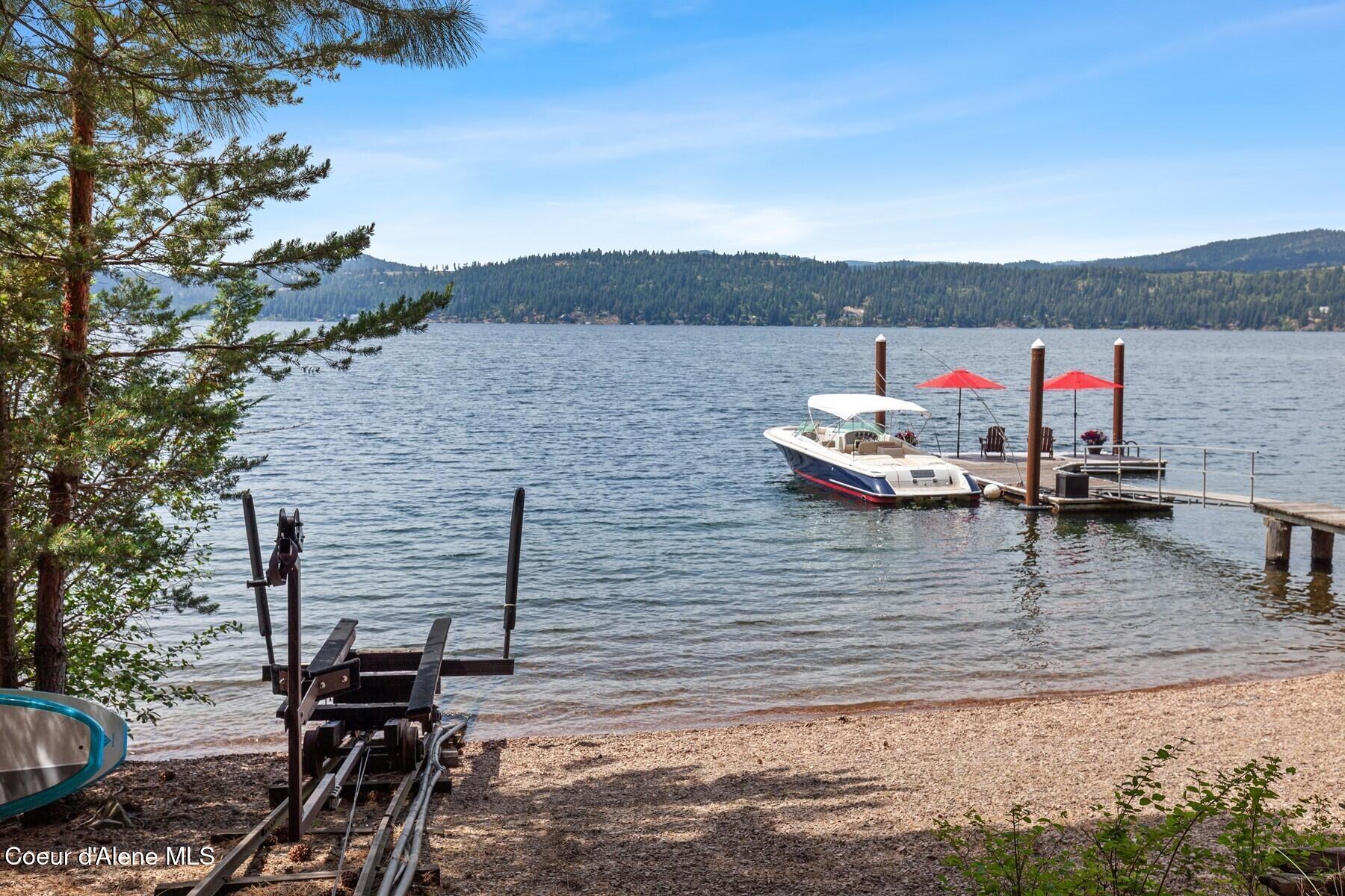 Image 3: Private Dock Boat Launch