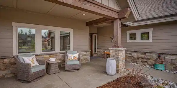 Image 4: Covered Porch