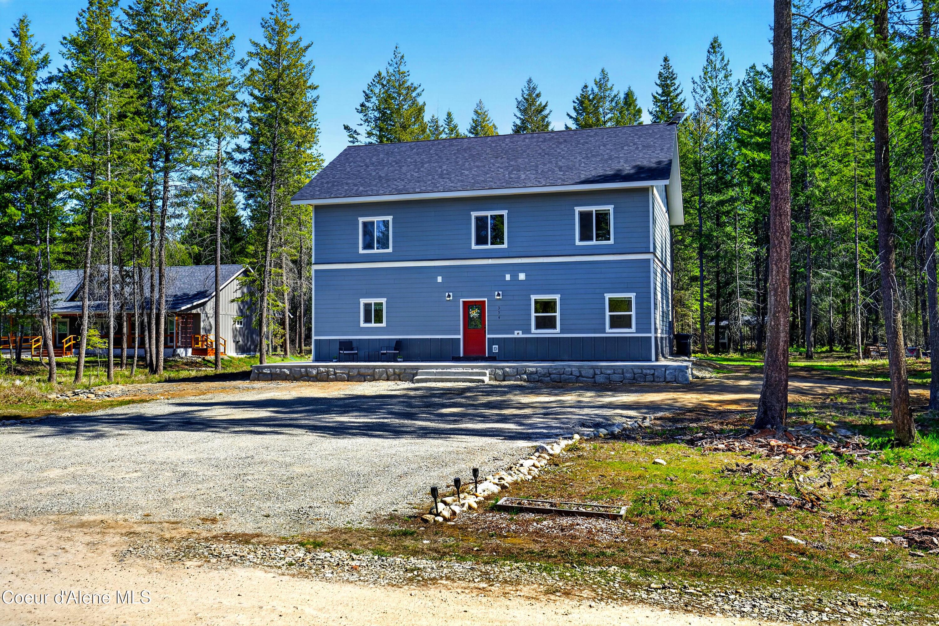 Image 4: 003_Exterior_Front_Driveway_Angle