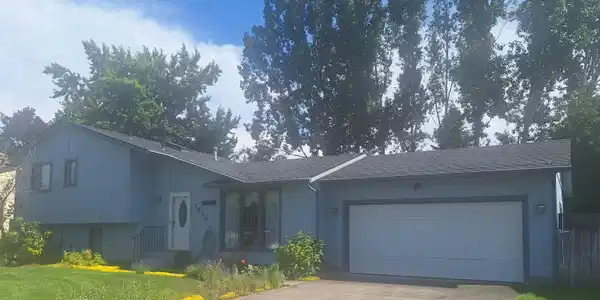 1612 E Plaza DR