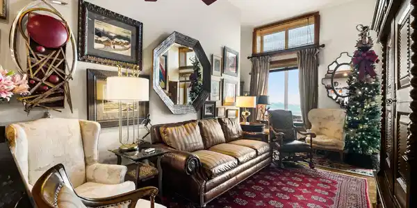 Image 3: Living Room