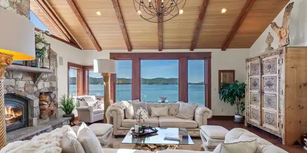 Image 2: Waterfront custom wonder
