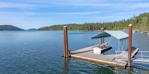 Image 4: Year-round pier dock
